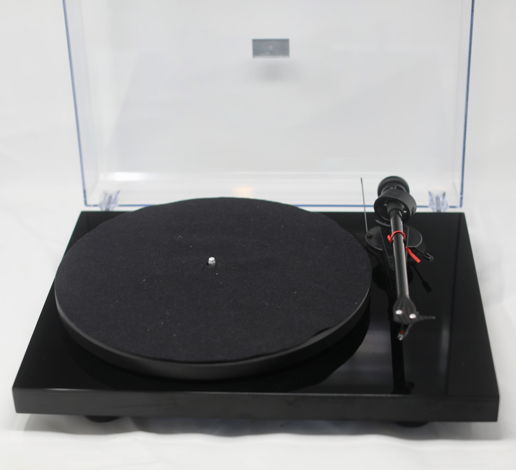 Project Debut Carbon Black Phono USB Turntable  Piano B...