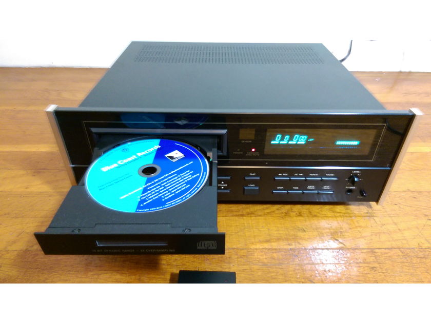 McIntosh MCD7007 CD player with Remote & Box
