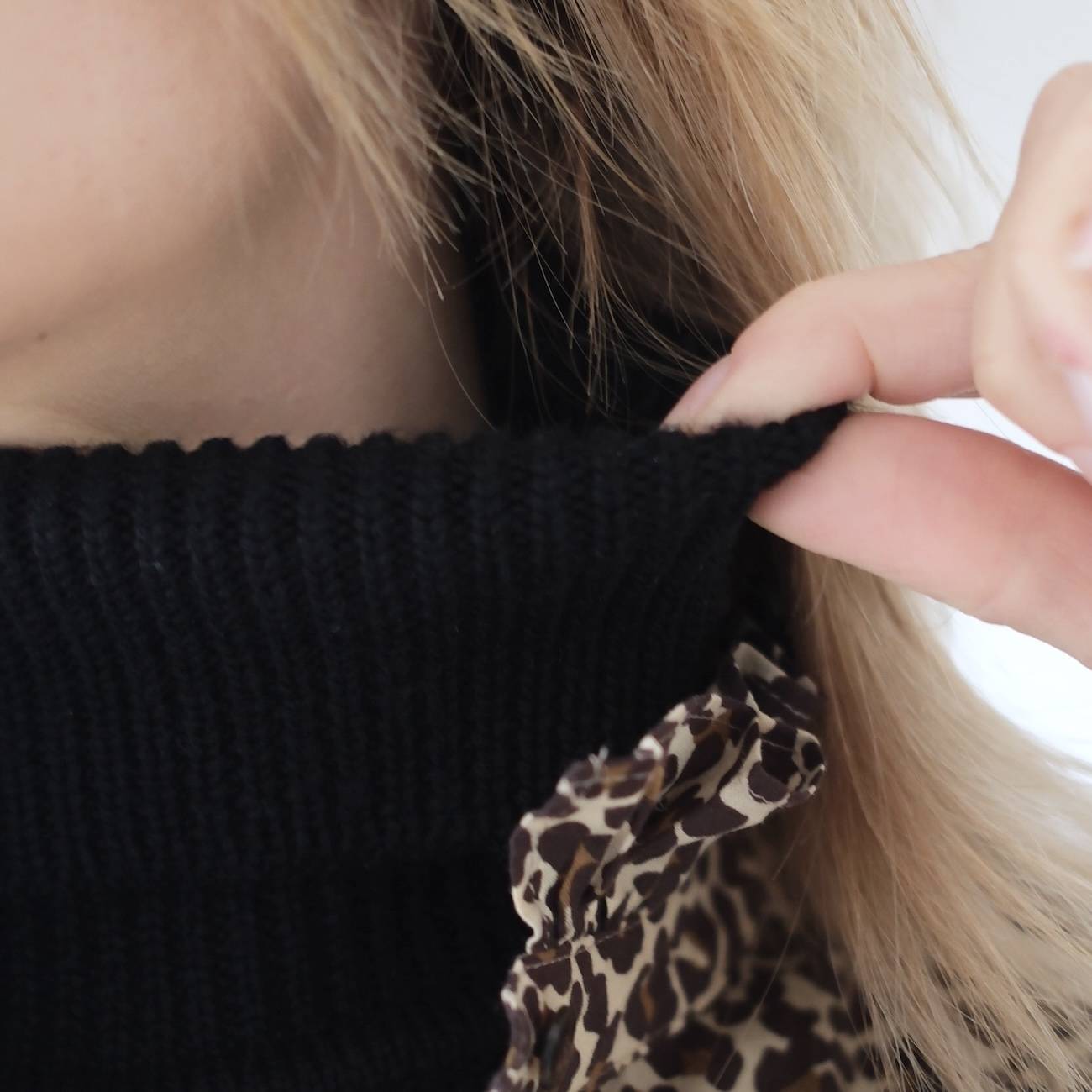 cache cou joli nous laine merinos extra-vierge douce blanc noir col roulé excellence qualité douceur marque premium enfant junior kids