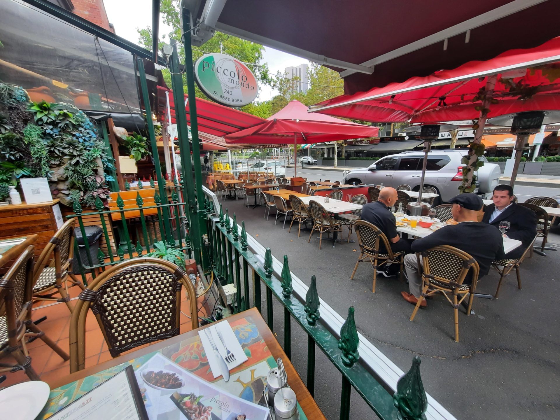 FOR LEASE Spacious & Recently Repainted 2-Bedroom in Stunning Garden Setting - Image 19