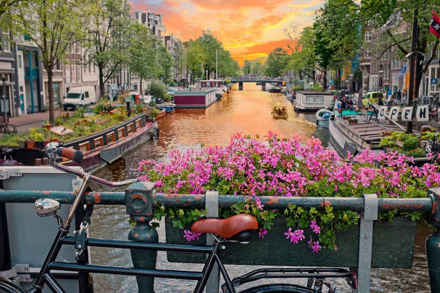 Amsterdam: Guided Bike Tour of Central Amsterdam - photo 2