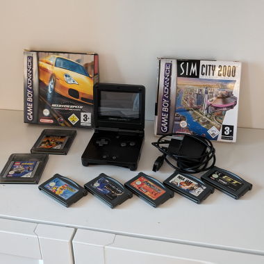 GAMEBOY ADVANCE SP INKLUSIVE 9 GAMES