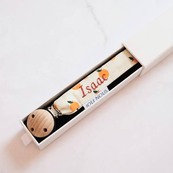 Lange XL ligné bleu ciel et blanc et mini élégant de la marque suisse Joli Nous, un accessoire premium pour bébé, alliant design raffiné et qualité exceptionnelle OEKO-TEX GOTS