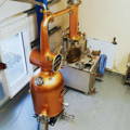 Alambic en cuivre de la distillerie Isle of Barra Distillers Company sur l'île de Barra dans les Hébrides extérieures d'Ecosse