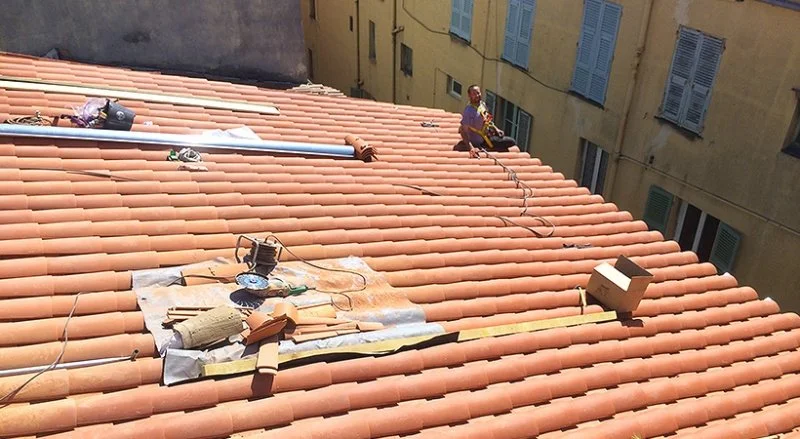 Couverture en tuile canal courant–couvert dans le Vieux-Nice — photo 19 sur 20 — CEG TOITURE