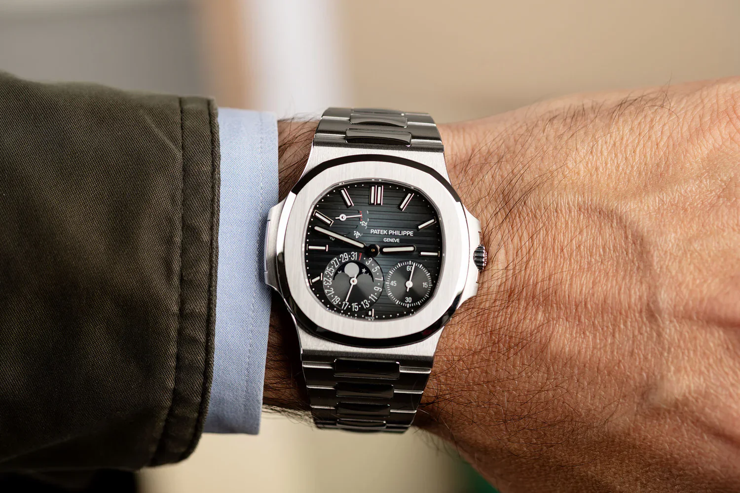 Patek Philippe Nautilus 5712 - how it looks to make a perfect watch even better… | Chrono 10:10