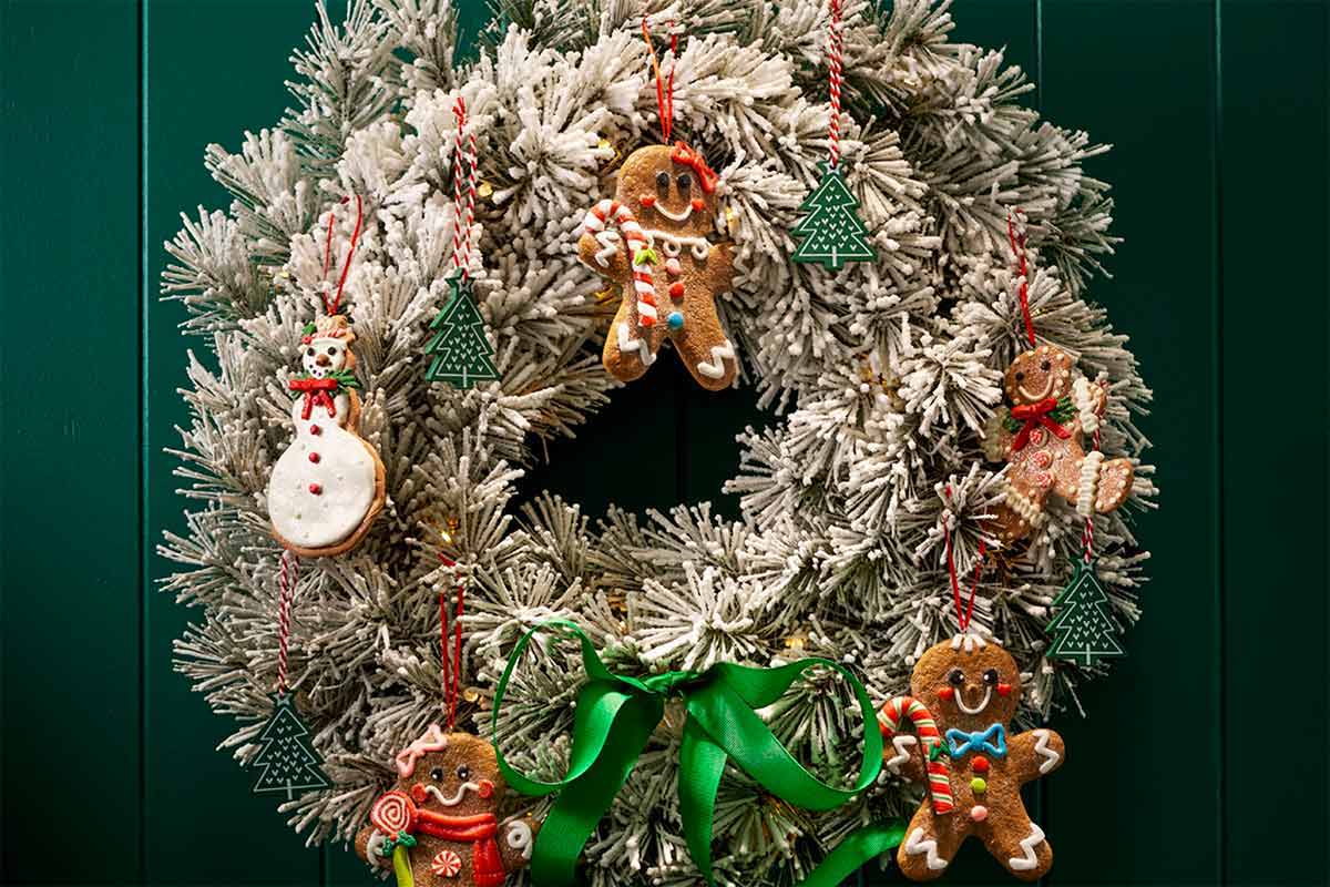 How To Set a Christmas Table | Minimax Blog