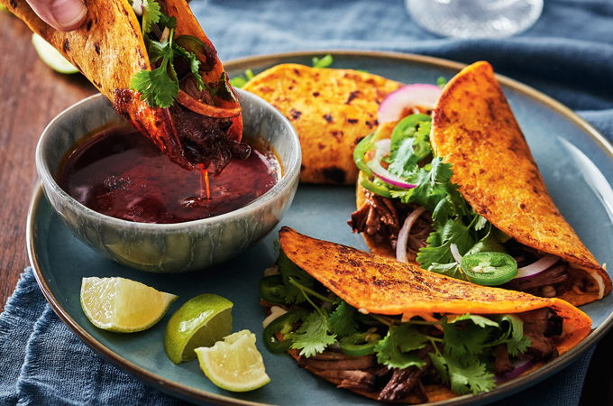 Tacos au boeuf braisé et au fromage (<i>quesabirria</i>)