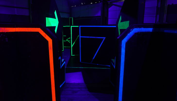 bg lasertag erlebnis gmbh köln arena treppe
