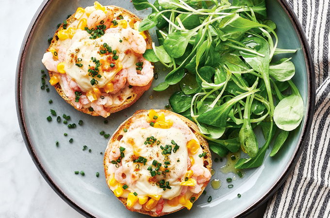 Croque-monsieur aux crevettes sur muffins anglais