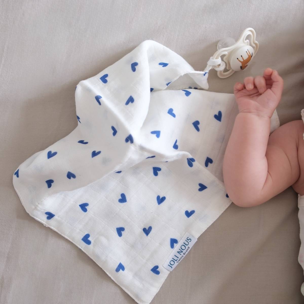 duo de mini lange lumineux coloré ultra pratique marque suisse Joli Nous, un accessoire premium pour bébé, enfant nouveau-né, design raffiné qualité exceptionnelle cadeau de naissance