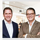 Jan Witte, l., und Oliver Ihrt von Engel & Völkers Commercial Hamburg