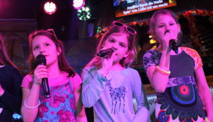 green mango kinder singen im licht