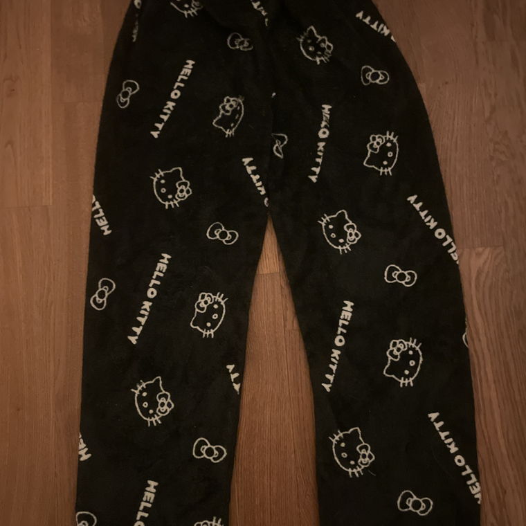 Very cute and soft y2k hello kitty pj pants