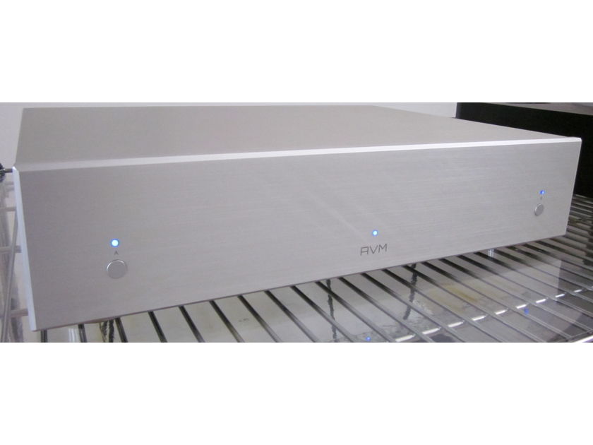 AVM Audio SA 3.2 Stereo Amplifier 325 x2 RMS SPECIAL SALE!