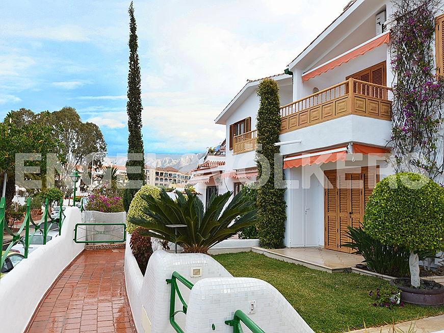  Costa Adeje
- Property for sale in Tenerife: Wonderful corner house with garden and views in Los Cristianos, Tenerife South, Engel & Völkers Costa Adeje