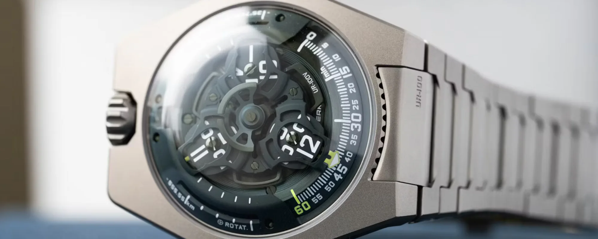 The Urwerk UR-100V Magic T in Hunter Green: A Quietly Urwerk?? | Chrono 10:10