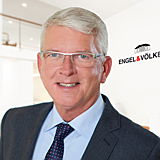 Nicolas Seidel ist Immobilienmakler bei Engel & Völkers in Berlin.