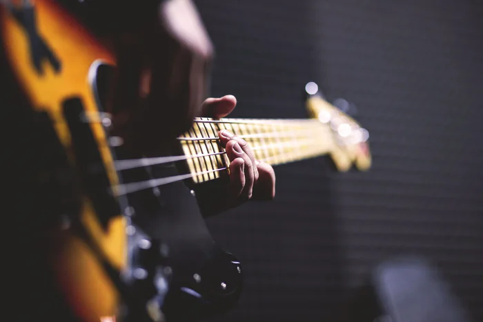 Rhythm & Riffs Lounge