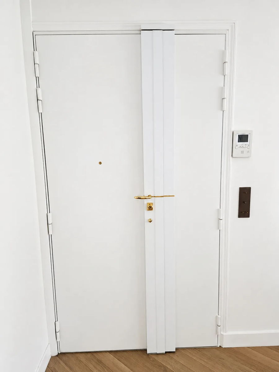 Pose d'une porte blindée à finition bois — photo 2