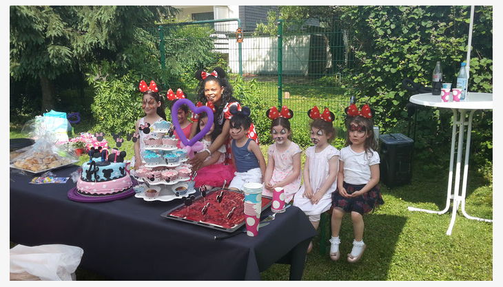 clown lucy gruppenfoto draußen