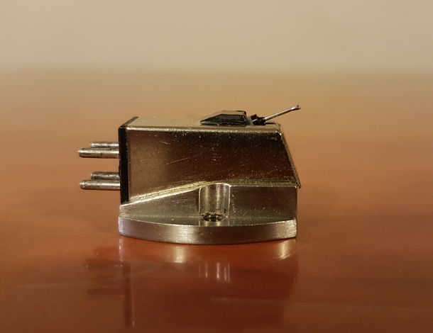 Clearaudio Aurum Beta S Moving Magnet Cartridge. Metal ...