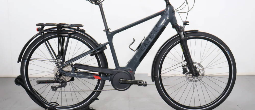 a dark blue Gazelle Medeo T10 HMB electric city bike