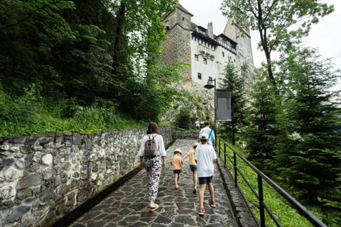 Peleș, Bran & Medieval Brașov – Full-Day Adventure
