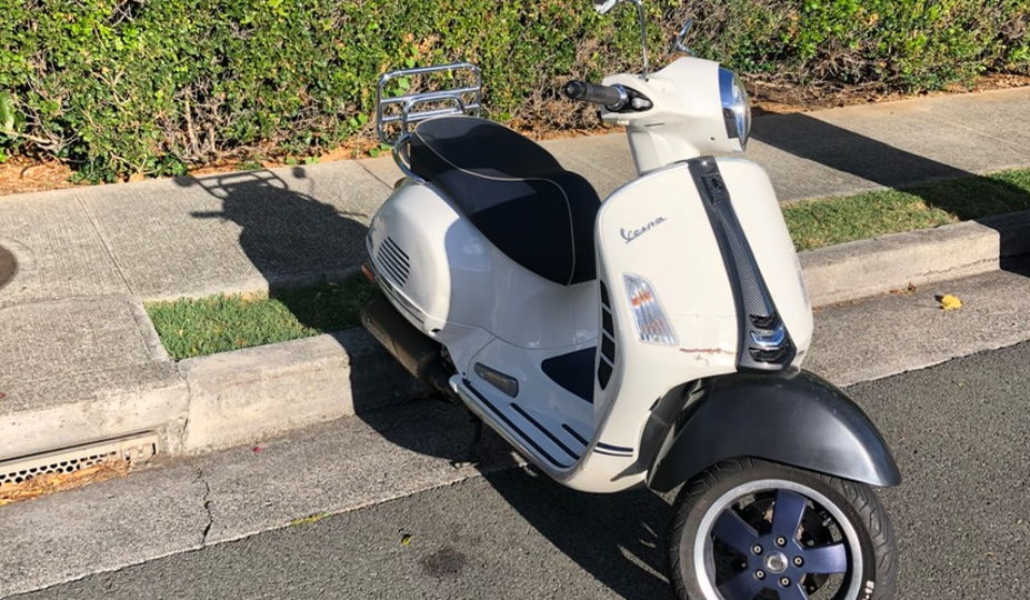 VESPA GTS 300 HPE for rent near Honolulu, HI Riders Share