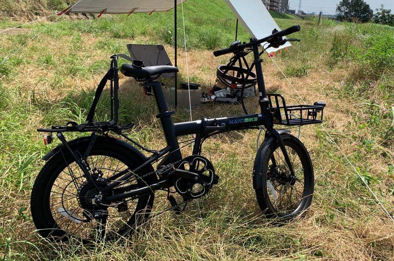 タープと電動折りたたみ自転車