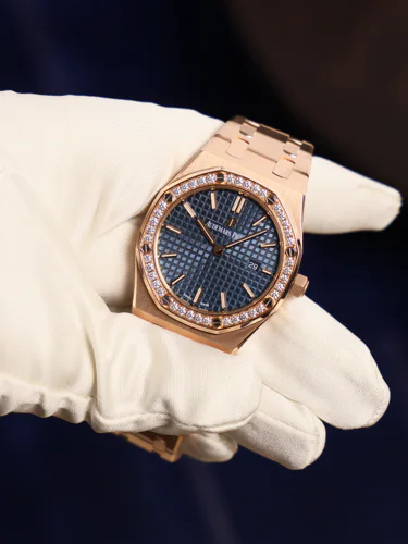 Audemars Piguet Royal Oak Lady Lady Extract from Archives. Rose Gold Blue Dial Diamond Bezel