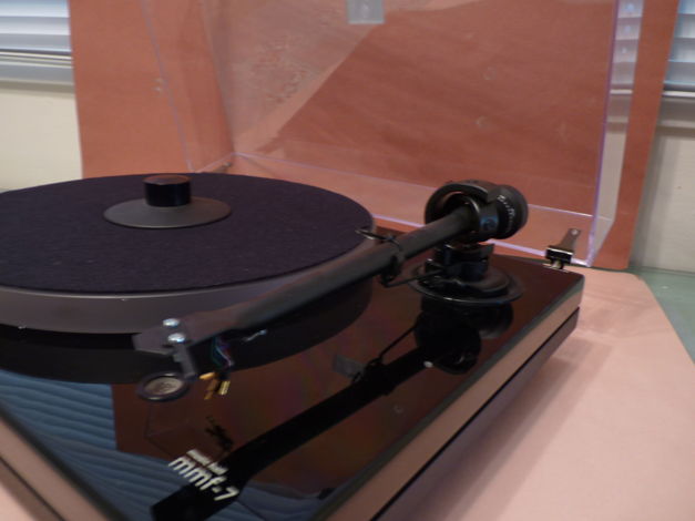 Music Hall MMF-7 turntable , cartridge MINT Holiday pac...