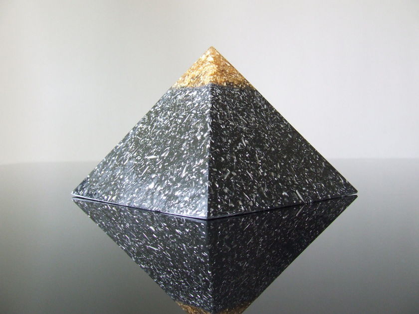 TimePortal Gold Black Pyramid Radio Frequency Diffusor