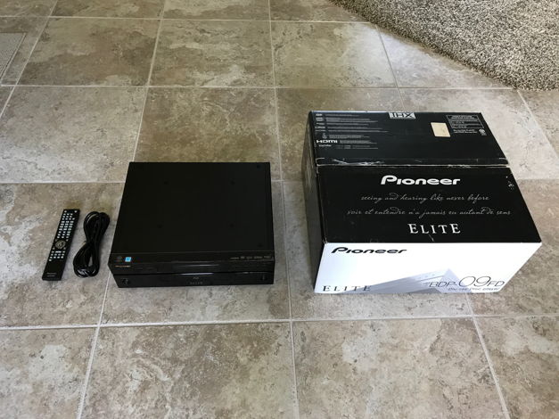 Pioneer BDP-09 FD  blu ray player mint cond