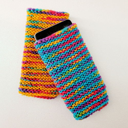 Easy mobile phone socks knitting pattern using 8 ply yarn – 3 versions