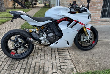 2024 DUCATI SUPERSPORT 950S motorcycle for rent near Houston, TX