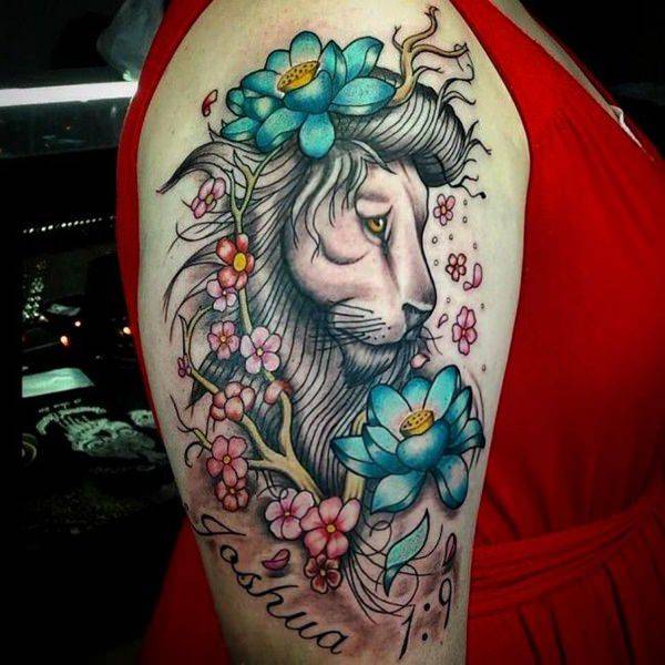 Tatouage Lion Fleur Bleu Femme