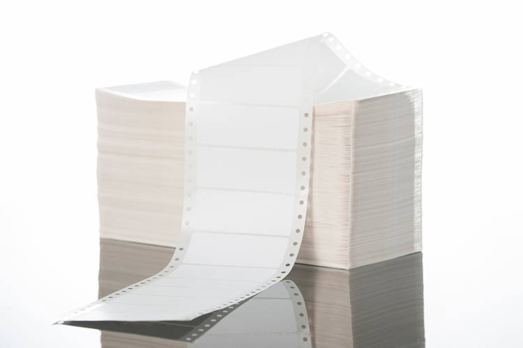 Fan-fold labels for thermal printers