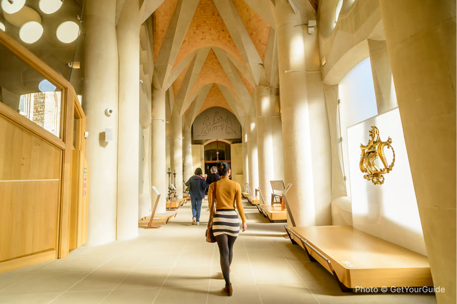 Sagrada Familia & Park Güell: Guided Tour with Skip-the-line Ticket - photo 3
