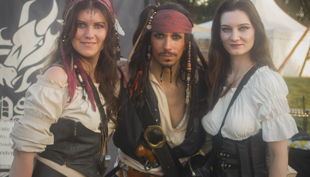 𝐀 𝐏𝐈𝐑𝐀𝐓𝐄𝐒 𝐖𝐎𝐑𝐋𝐃 cut