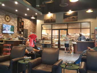 Humidor & bar