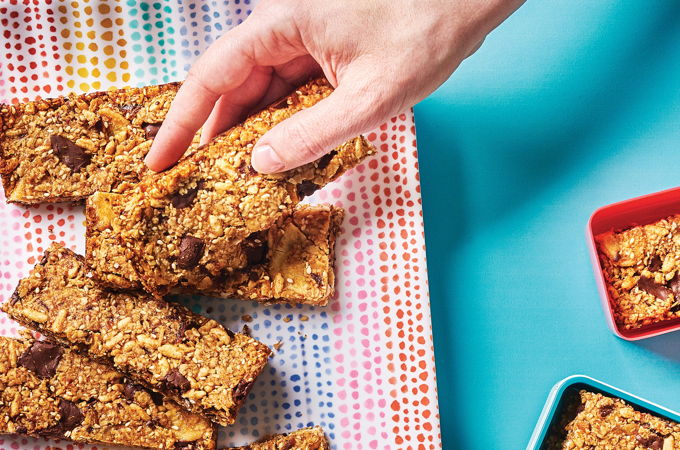 Chewy Banana and Sesame Granola Bars