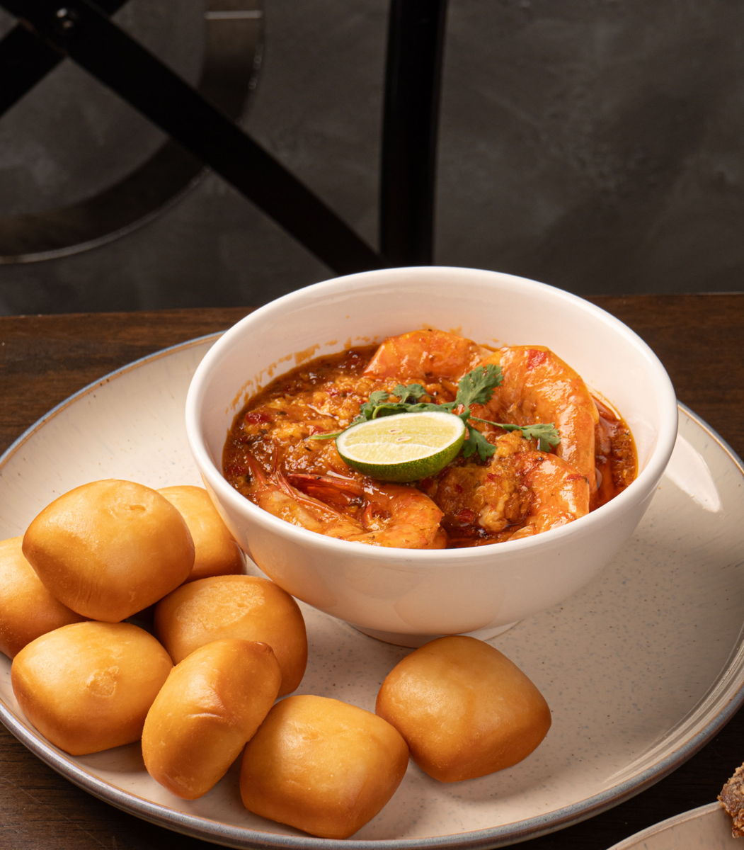Singapore chilli prawn with mantou