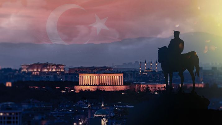 Anıtkabir hosts a museum showcasing Atatürk's life and artifacts from the Turkish War of Independence, providing visitors insight into his military and political contributions