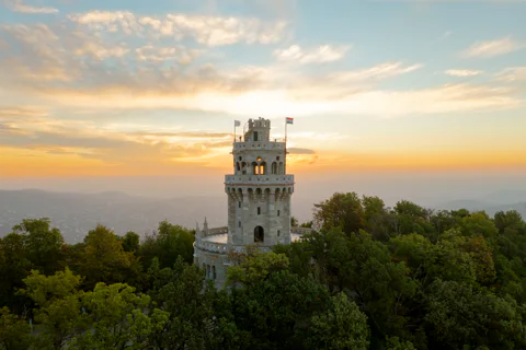 Buda Hills Guided Hiking Tour with Option Lunch