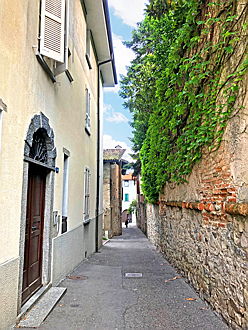  Lugano
- Gässchen im Ortskern