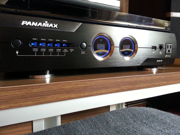 Panamax   M5300-PM Pure Audio Power Conditioner