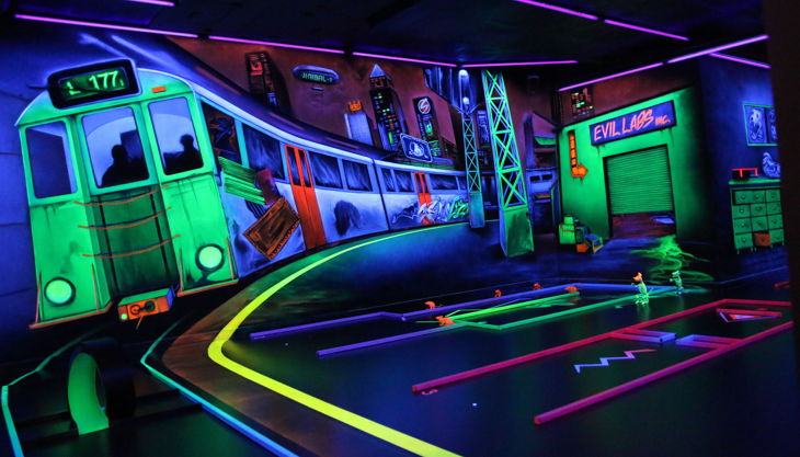 bester geburtstagde schwarzlichthelden mainz bahn bunt wand leuchtet graffiti zug evil labs