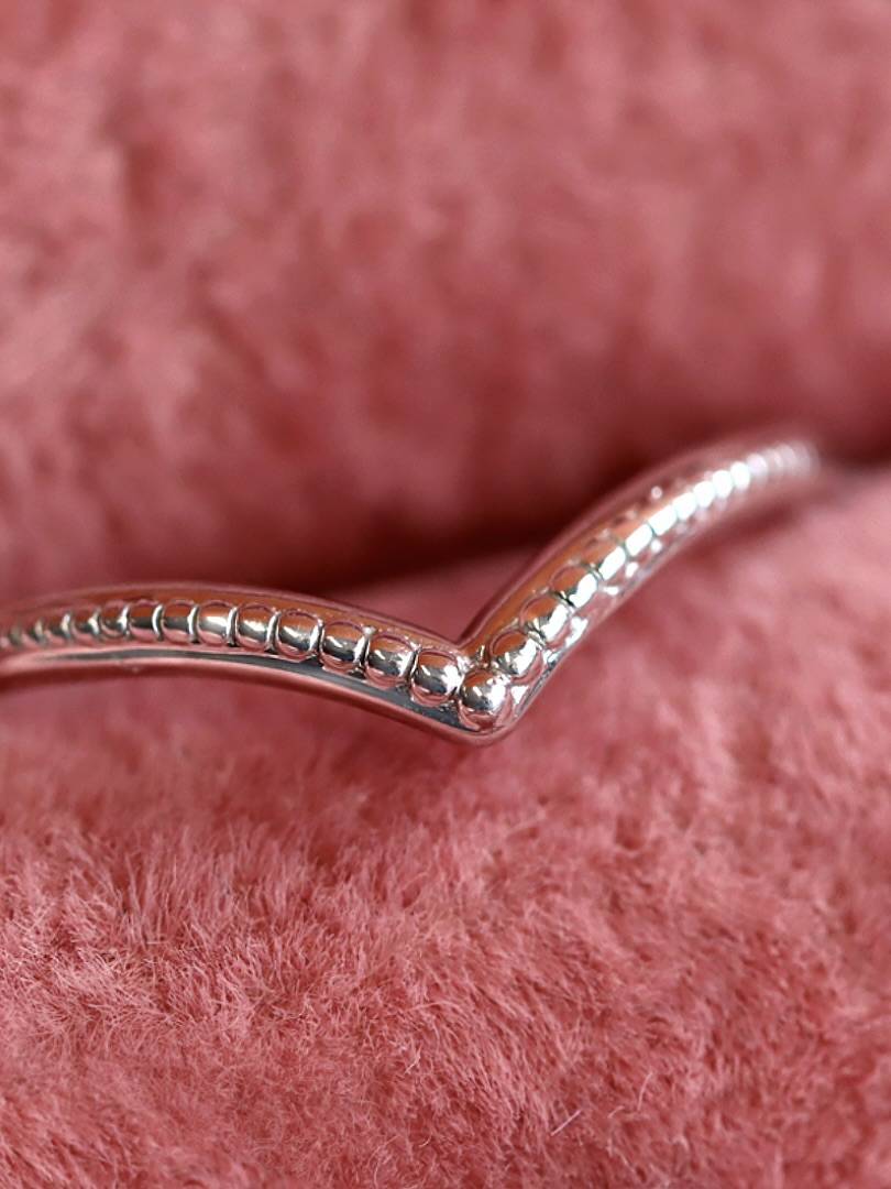 Wishbone wedding ring