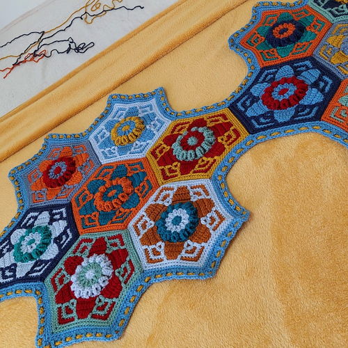 SECRET GARDENS. Overlay mosaic crochet motif pattern